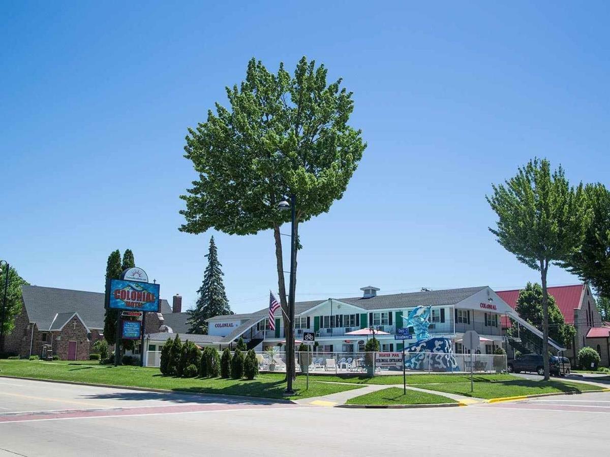 Colonial Motel Wisconsin Dells Exterior foto
