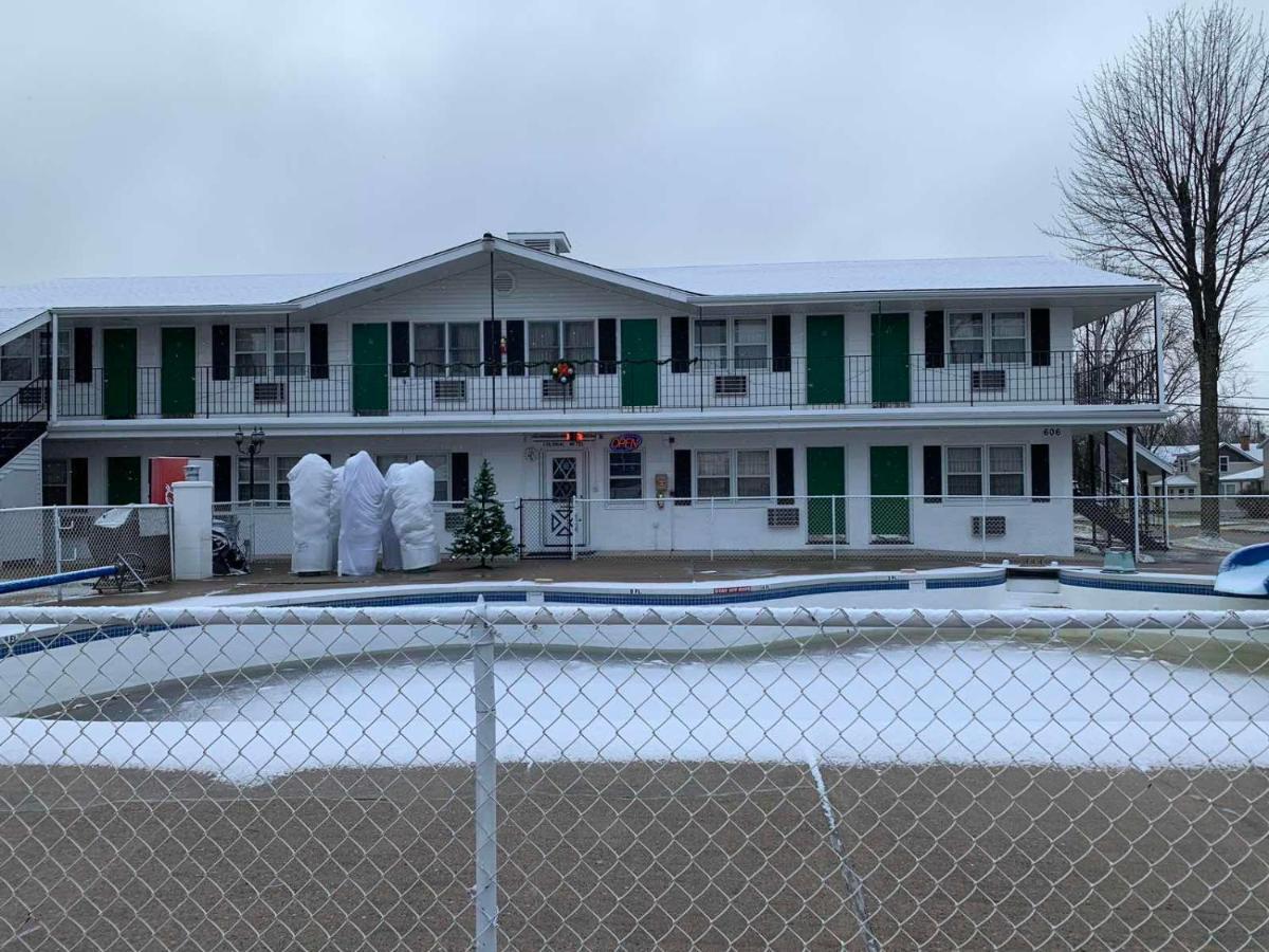 Colonial Motel Wisconsin Dells Exterior foto