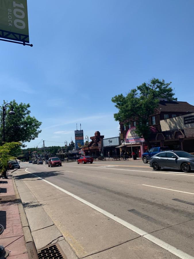 Colonial Motel Wisconsin Dells Exterior foto